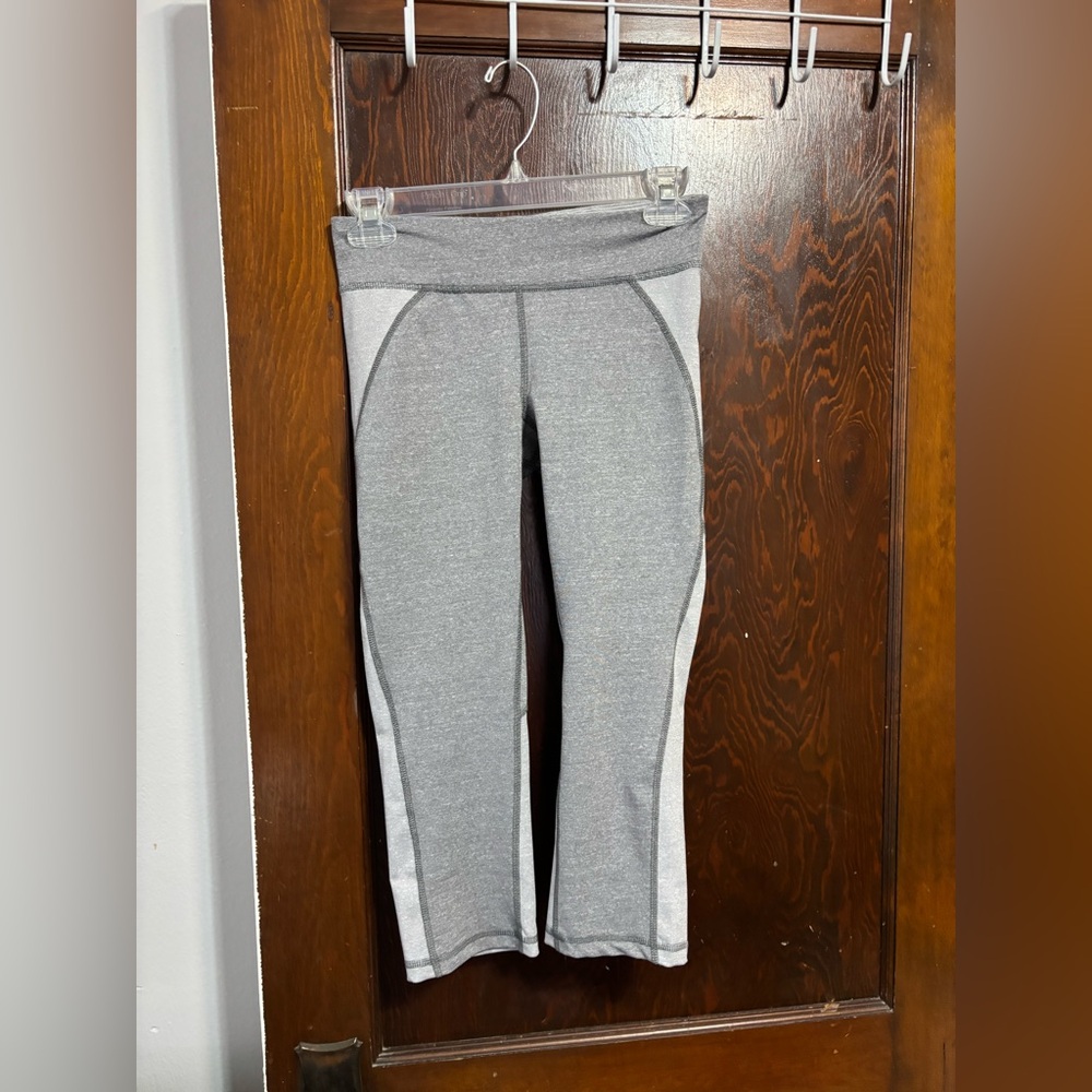 Live Love Dream Aeropostale Gray Yoga Pant Leggings Capris Woman’s Size Small